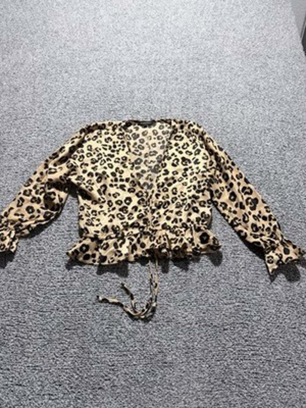 Olivaceous Leopard Print Crop Blouse V-Neck Peplum Tie Front Mob Wife Indie S